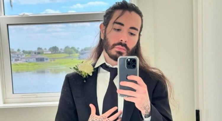 Profil, Biodata dan Fakta Menarik Moist Critical