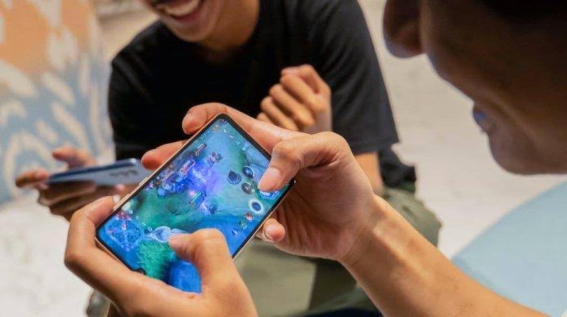 Bermain Mobile Legends