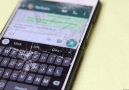 12 Wallpaper HP Rusak yang Bisa Kamu Unduh Gratis